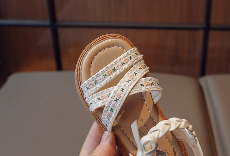 Sandali da ragazza 2024 Estate nuova principessa edizione coreana fiocco tendine di mucca scarpe da spiaggia per bambini con fondo piatto_voghion.com