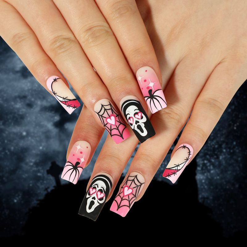 Unghie finte con armatura, nail art di Halloween, sfumatura rosa, amore, zucca, ragnatela, teschio, unghie finte_voghion.com