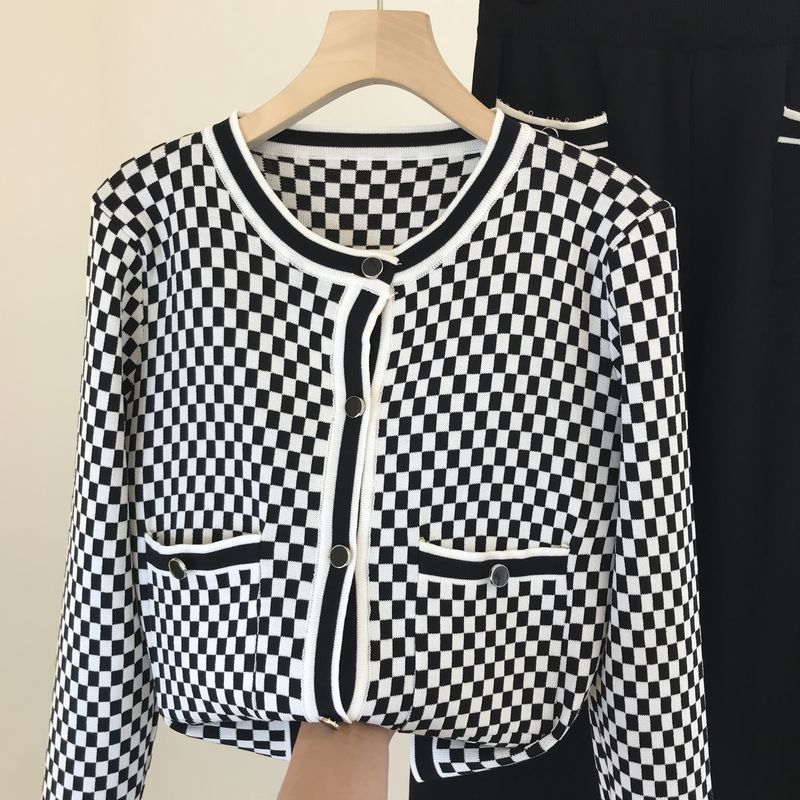 Completo da donna in due pezzi per persone piccole in autunno con abito di grande significato, pantaloni larghi in stile piccolo e profumato, stile western e alla moda_voghion.com