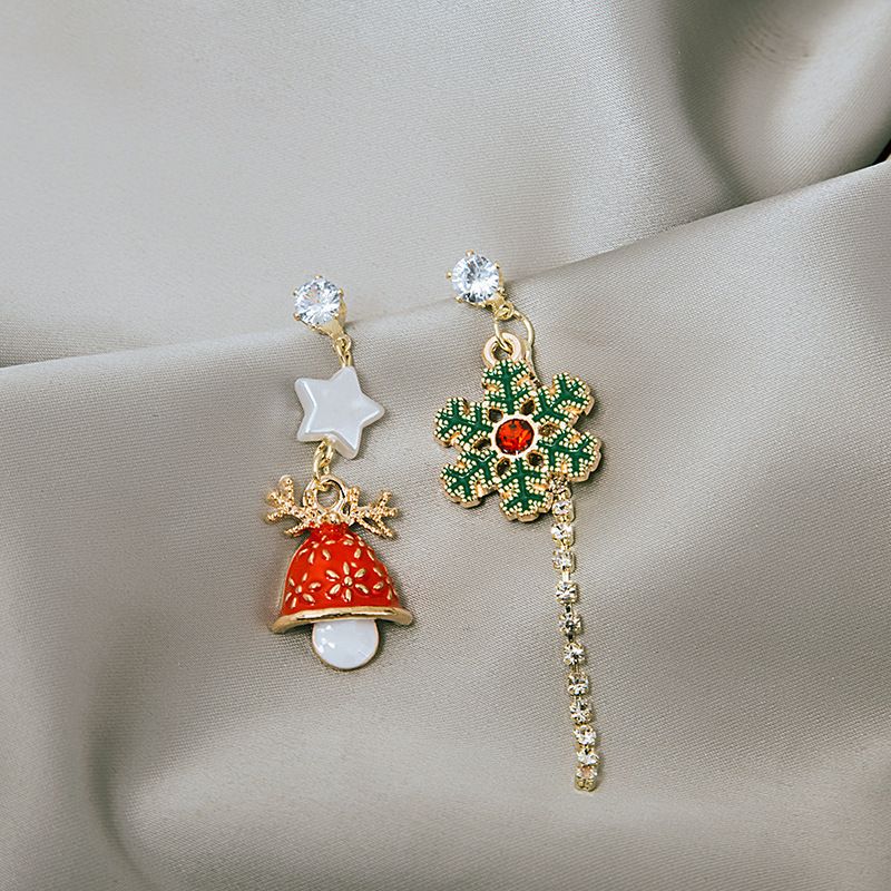 Boucles d'oreilles tendance de Noël 2025 | Pendantes asymétriques en forme de cloche et de flocon de neige | Pompon multicolore en strass | Bijoux de fête | Emballage cadeau_voghion.com