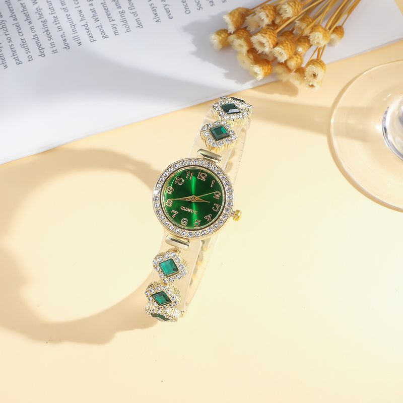 Fashionable Light New Emerald Square Necklace Ring Earrings Three-Piece Set Palace Style Decoration_voghion.com