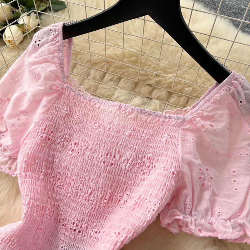 Stile di abbigliamento femminile, completo per donna, camicia con maniche a sbuffo, scollo quadrato in vita, gonna traforata ricamata, stile festivo._voghion.com