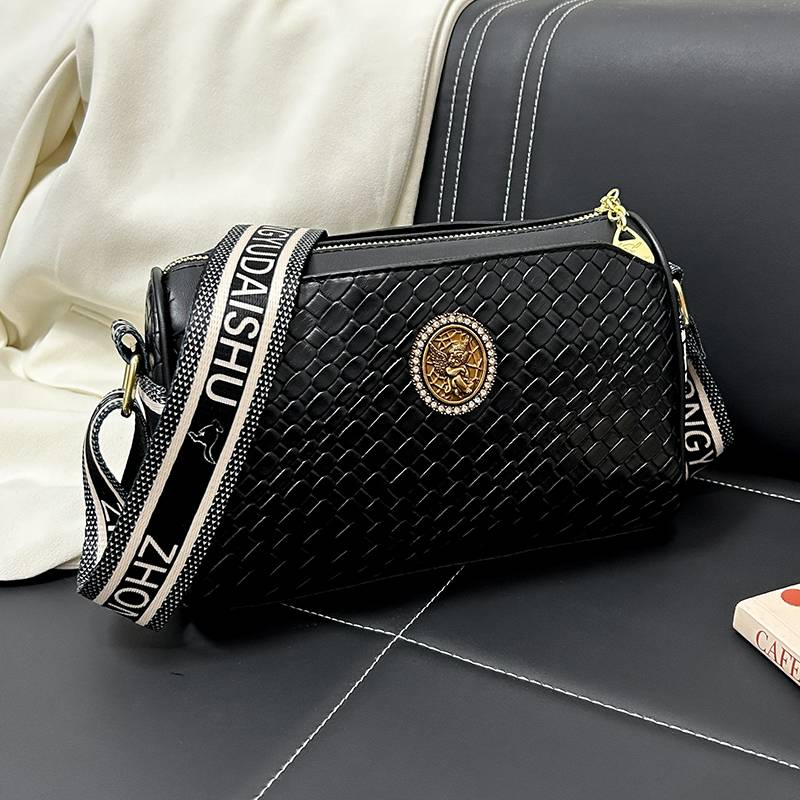 Kožená dámská taška Crossbody Polštář Barrel Woven_voghion.com