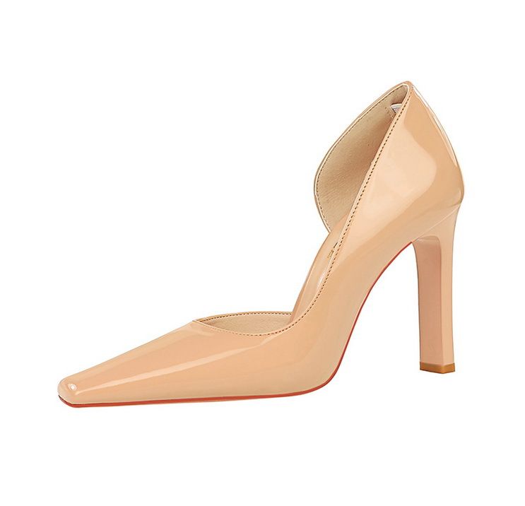 Damenschuhe mit dicken Absätzen, superhohen Absätzen, Lackleder und flacher, seitlich ausgehöhlter quadratischer Spitze_voghion.com