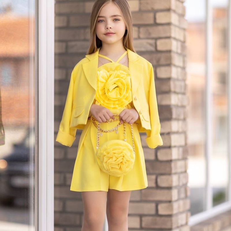 Παιδικά Ρούχα Άνοιξη και Φθινόπωρο Νέο Κοριτσίστικο Κοστούμι με Μακρυμάνικο Μπουφάν + Εσωτερικό με Λουλούδια + Σορτς Τριπλό Κοστούμι_voghion.com