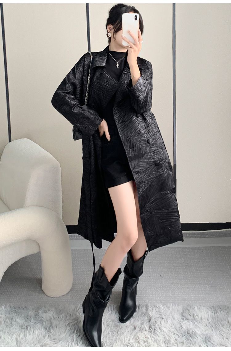 Vêtements pour femmes Vêtements pour femmes Vêtements pour femmes Vêtements pour femmes Trench plissé Miyake pour femmes, Automne 2024, Coupe ample_voghion.com