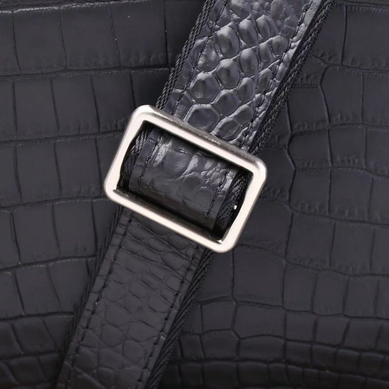 High-End-Mode Kleine Quadratische 2025 Neue Krokodil Muster Top Schicht Rindsleder Vielseitige Herren Tasche_voghion.com