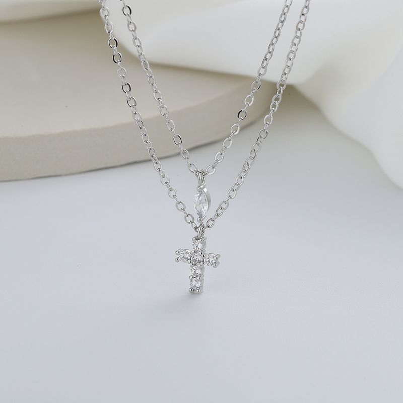 Gu Mao Ning – Exquisite, doppellagige Halskette mit gestapeltem Kreuzanhänger im Streetstyle-Stil mit Wassertropfen-Zirkonia (High-End)_voghion.com