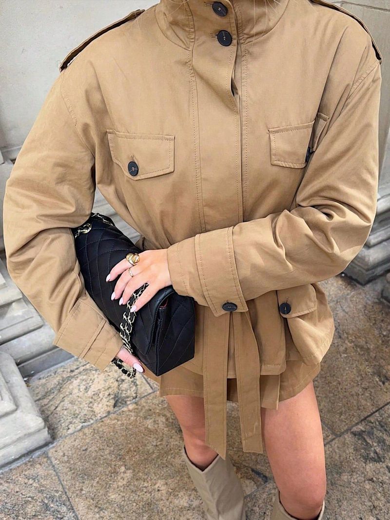Chaqueta utilitaria de otoño para mujer con cinturón - Elegante gabardina corta para moda urbana (Caqui, S/M/L)_voghion.com