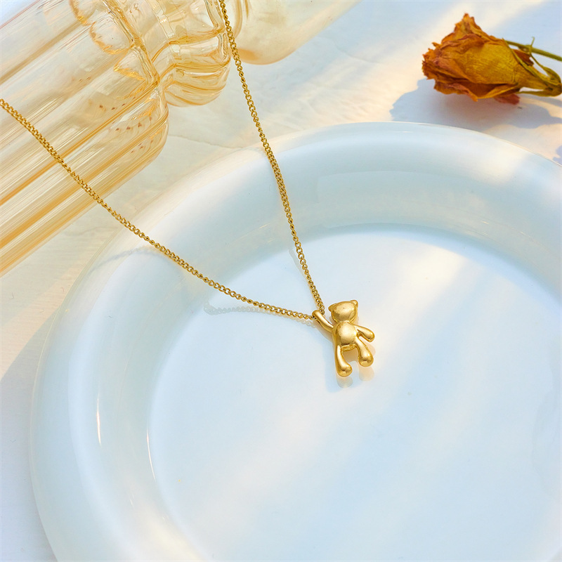 Collana versatile con catena in metallo con ciondolo orso lucido tridimensionale giapponese e coreano, semplice e simpatico cartone animato, gioielli in acciaio al titanio_voghion.com