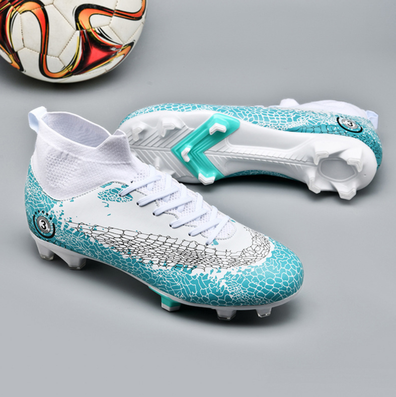 Verschleißfester, atmungsaktiver High-Top-Fußball für Männer und Frauen mit langen Nägeln und gebrochenen Nägeln, Studentenpaar_voghion.com