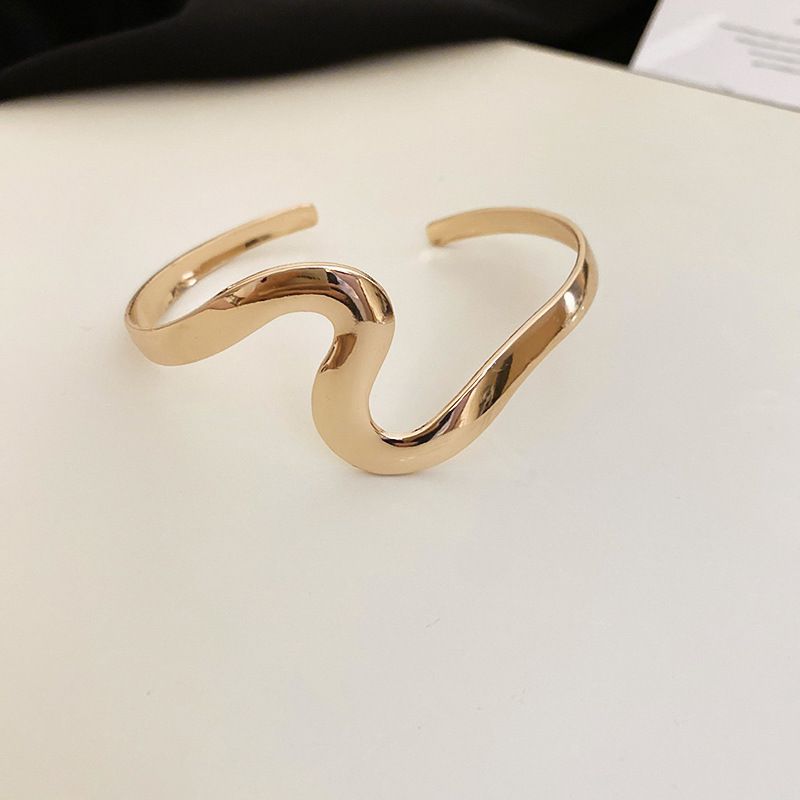 Cold Wind Cross Wave New Light Luxury Fashion Bracelet, Simple And High End Handpiece_voghion.com