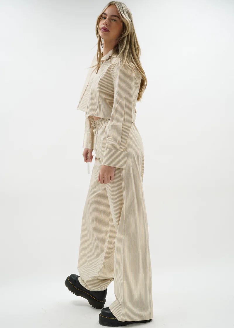 Ensemble 2 pièces pour femme, chemise décontractée à col rayé, bretelles simples et pantalon large, nouvelle collection 2025_voghion.com