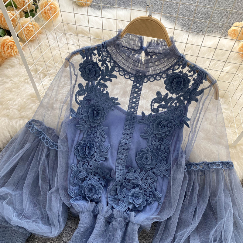 Women's three-dimensional flower collage see-through mesh lantern sleeve slim short top lace base blouse_voghion.com