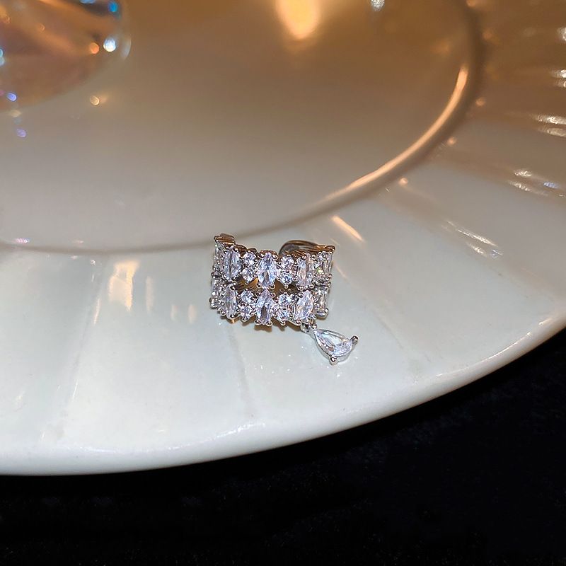 Micro Pave Zirconia Exquisite Water Drop Clip Ins Cold Style Non-Pierced Ear Cuff 2023 Simple Commuter Earrings_voghion.com