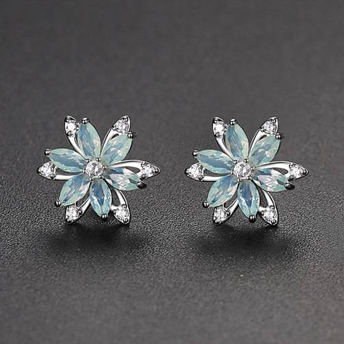 Damenschmuck Kirschblüten-Ohrringe mit Zirkon, Ohrstecker mit Blütenblättern für den Alltag und besondere Anlässe, modischer Bankettschmuck mit kleinen Blütenblättern_voghion.com