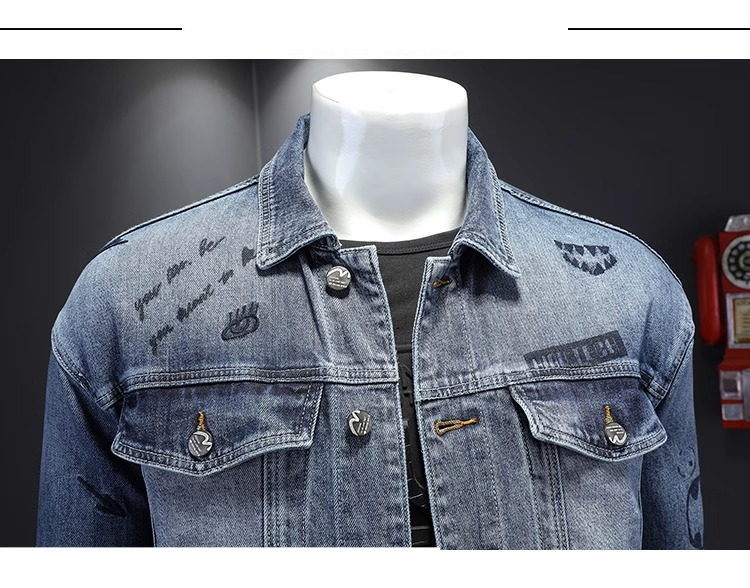 Herrenbekleidung, mit Graffiti bestickter Denim-Mantel_voghion.com
