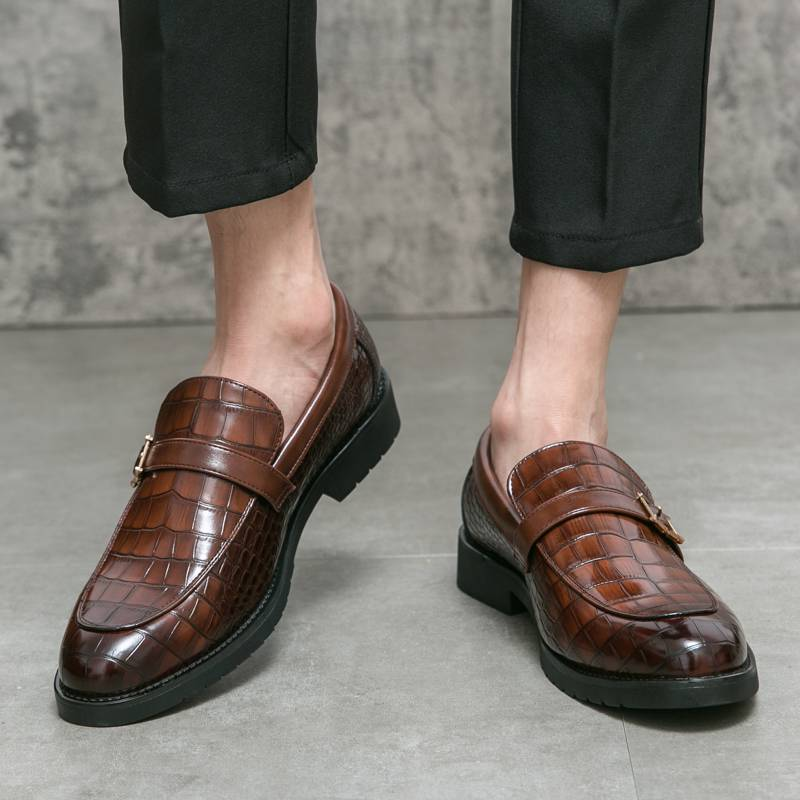Nieuwe mode heren bruine zakelijke casual loafers dagelijks kantoor zwarte gesp monnik herenschoenen een voet overtrek banket jurk bruiloft leren schoenen_voghion.com