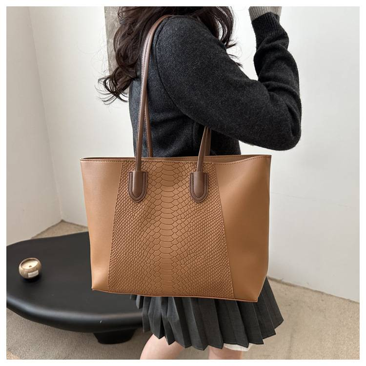 Large-capacity Simple Portable Tote Bag New Autumn And Winter Joker Advanced Commuter One-shoulder Underarm Bag_voghion.com