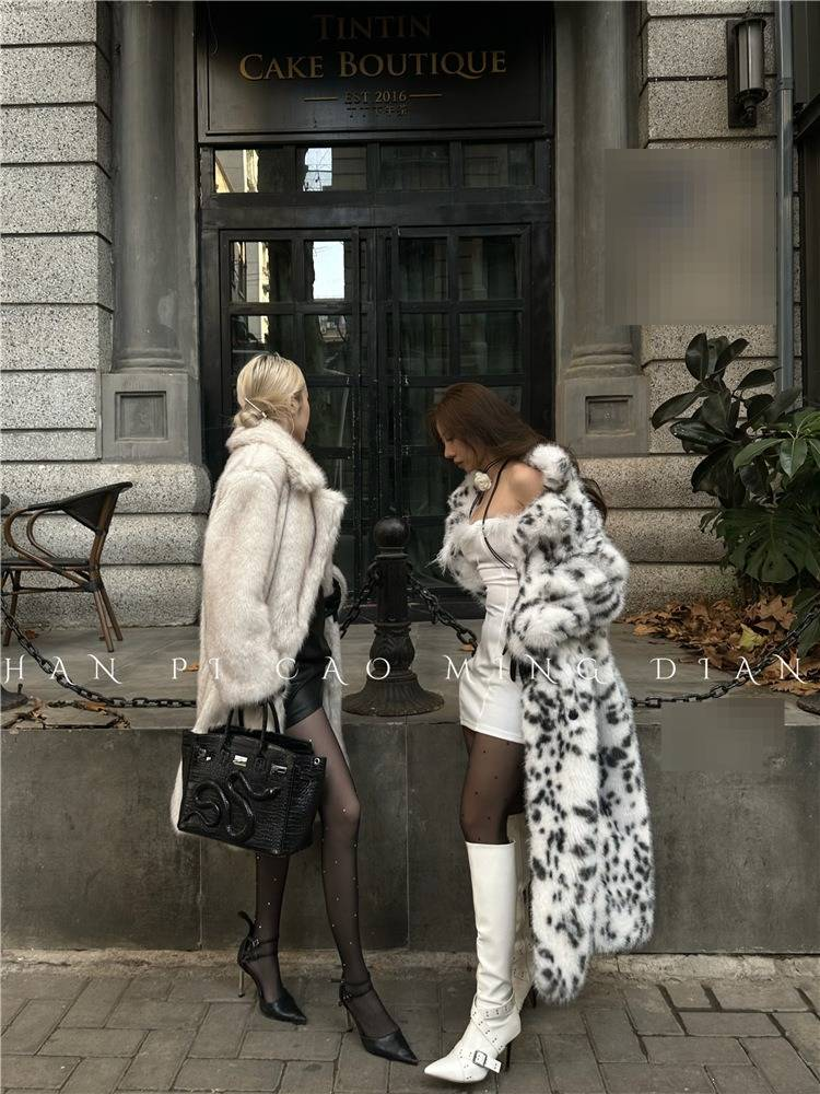 Damen-Pelzmantel mit Kunstluchs-Print – Lange Winterjacke aus Plüsch mit Revers (Schwarz/Weiße Punkte, Creme/Braune Spitzen)_voghion.com