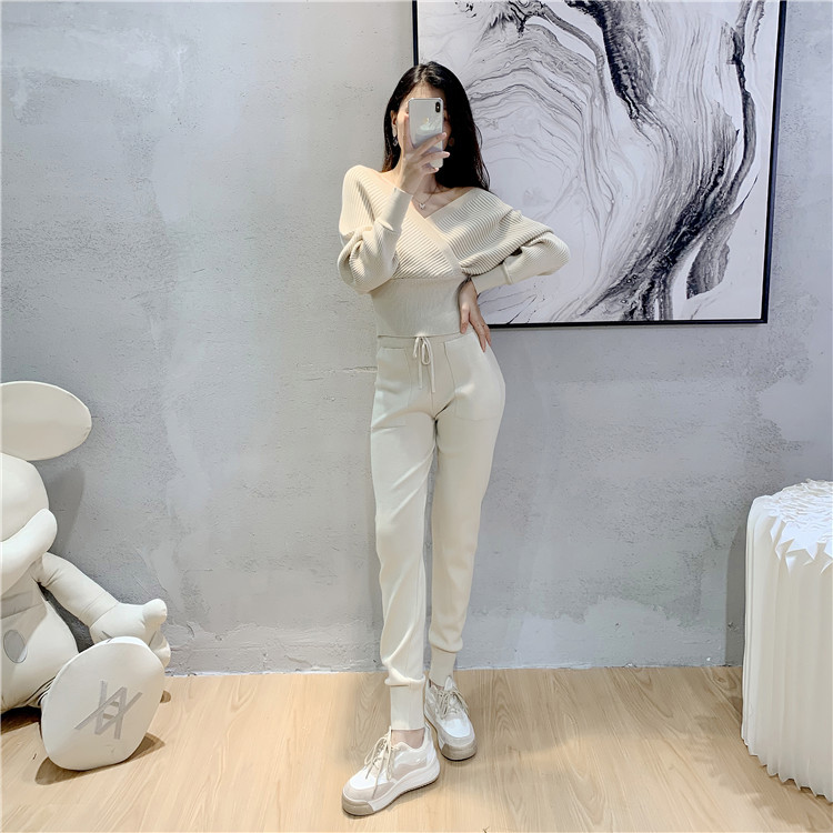 Women's small double V-neck sexy off-the-shoulder short temperament fashion suit knitted two-piece set_voghion.com