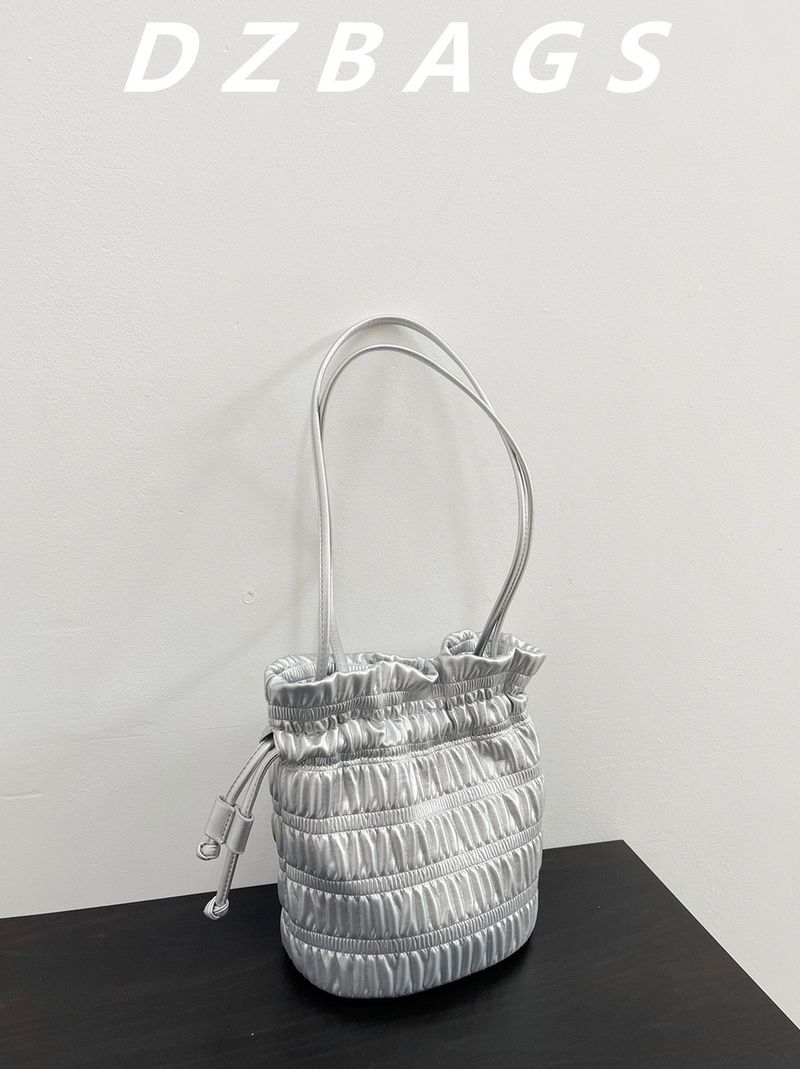 Bag Korean bucket niche design bag, fashionable pleated soft leather drawstring, one shoulder, gentle silver underarm_voghion.com