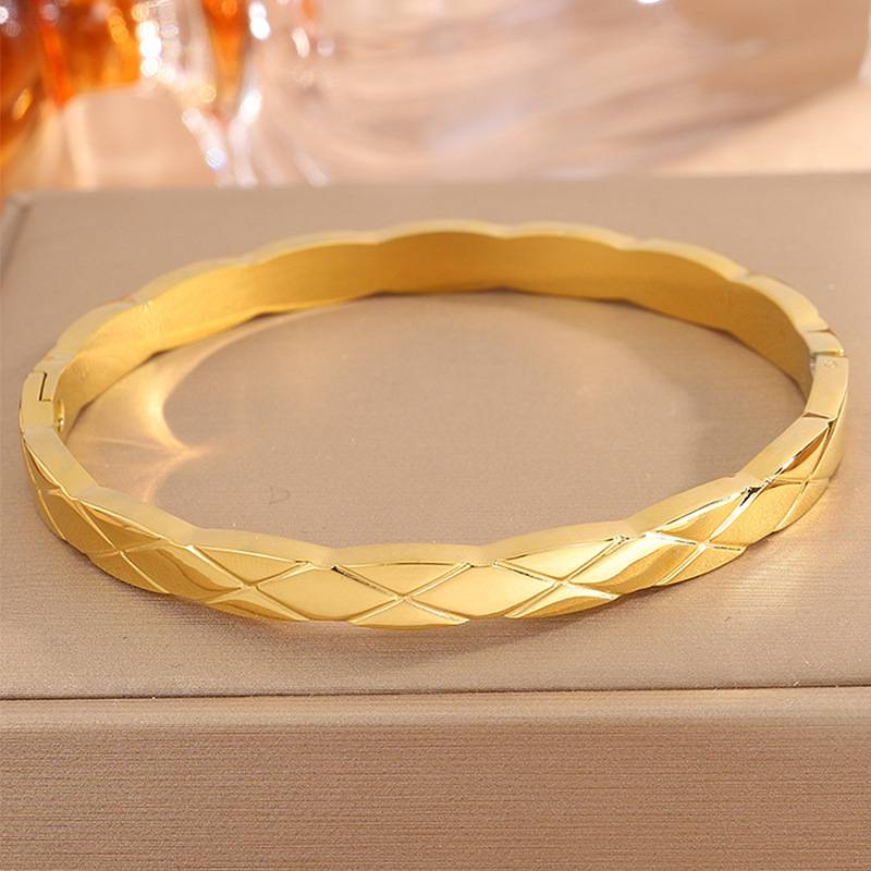 Diamond-patterned Stainless Steel Bracelet, High-end Diamond-shaped Titanium Steel Bracelet That Does Not Fade._voghion.com