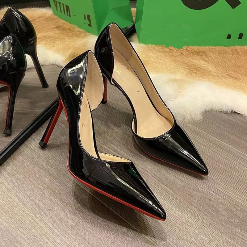 Sexy High mit rotem High-End-Gefühl, spitzer weicher Leder-Seitensohle, flachem Lackleder und schmalen Absätzen für Damen_voghion.com