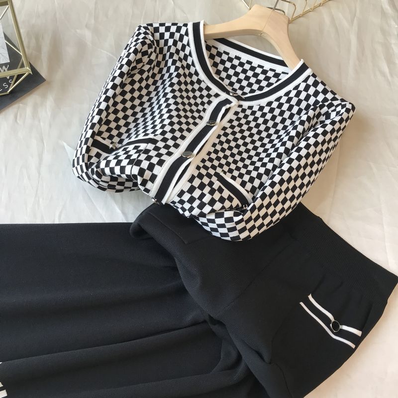 Completo da donna in due pezzi per persone piccole in autunno con abito di grande significato, pantaloni larghi in stile piccolo e profumato, stile western e alla moda_voghion.com