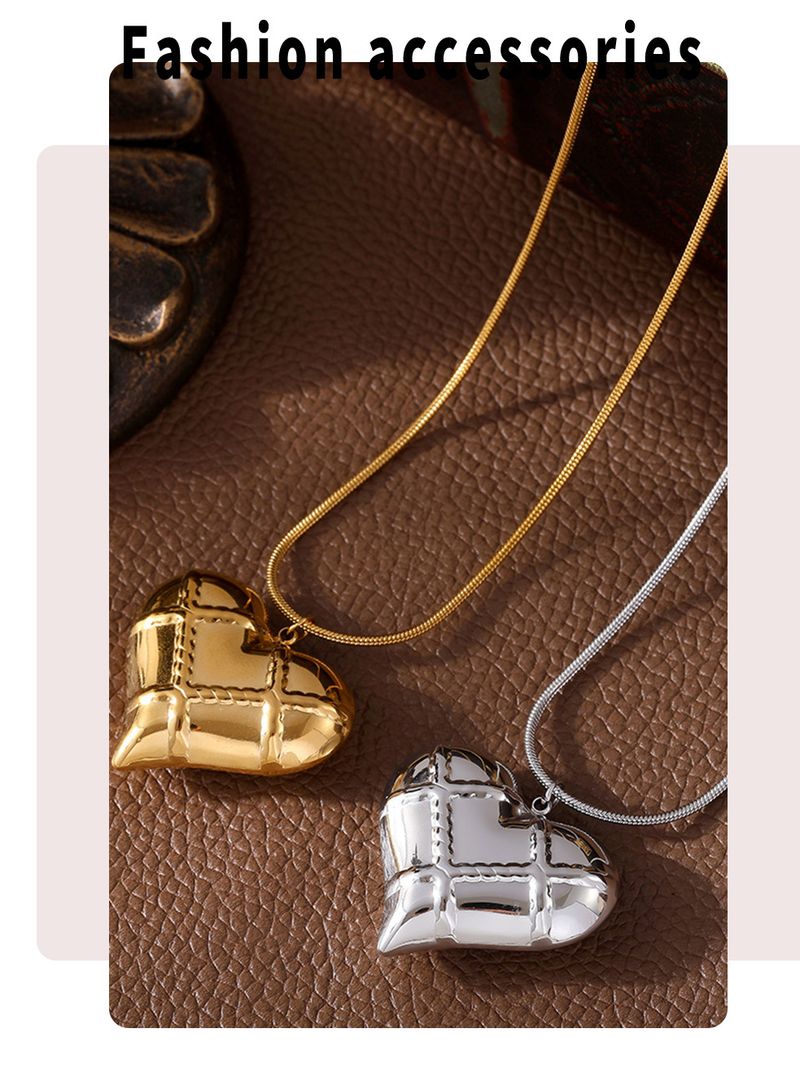 Hollow Plaid Heart-shaped Pendant Necklace Made Of Stainless Steel PVD Vacuum Layered, High-end Clavicle Chain_voghion.com