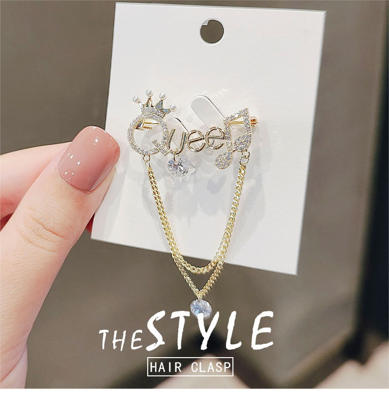 Volledige diamanten kwast brief koningin broche damesmode veelzijdige parelkroon high-end broche pin trui jas accessoires_voghion.com