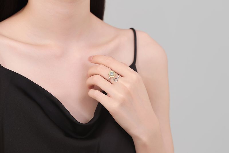 Rotatable Ring Women's Niche Design Fashion Personalized Rotating Ring_voghion.com