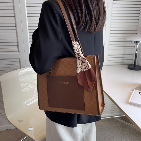 New Big Bag 2023 New Internet Celebrity Hot Tote Bag Women's Large Capacity Work Commuting Bag Texture Shoulder Bag_voghion.com