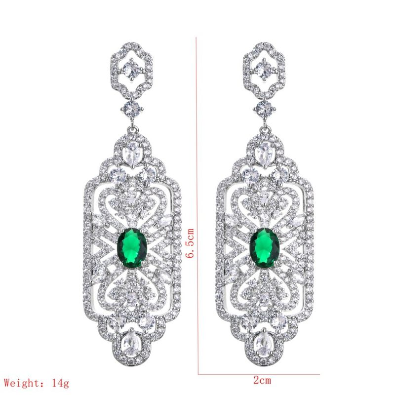 Un paio di orecchini lunghi alla moda con pendente quadrato geometrico cavo intarsiato con orecchini in zircone, orecchini dal temperamento squisito e di alta qualità_voghion.com