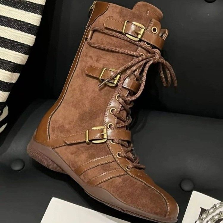 Li Xiaoli recommande des bottines Martin plates à lacets pour femmes, nouvelle collection 2025, en cuir suédé, style boxe allemande_voghion.com