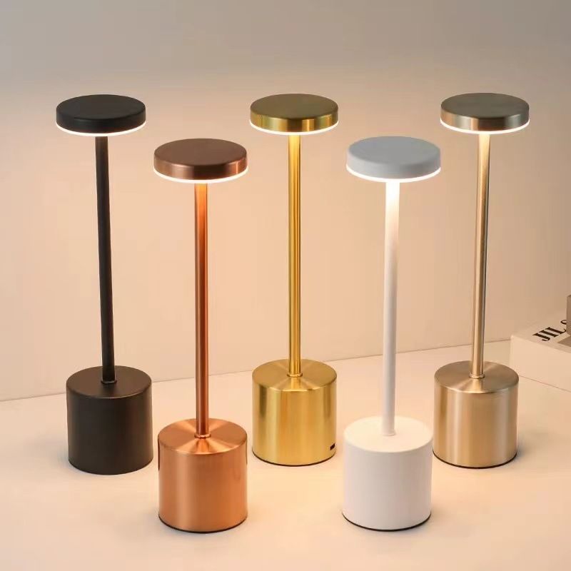 Bar e ristoranti a LED a forma di I, lampada da tavolo per camere da letto, atmosfera decorativa in metallo ricaricabile tramite USB_voghion.com