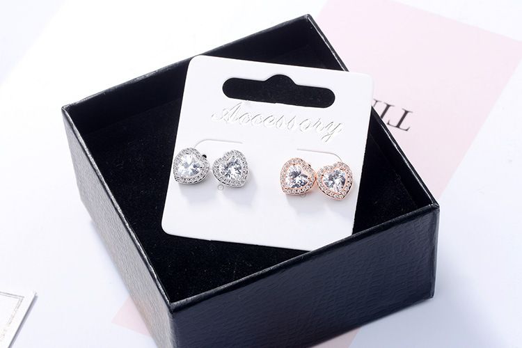 Orecchini con zirconi a forma di cuore e diamanti alla moda Orecchini con temperamento_voghion.com