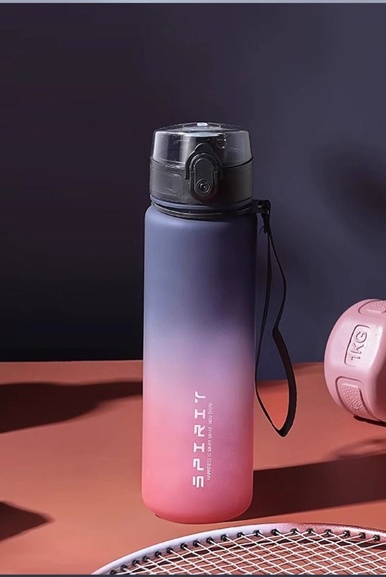 Borraccia sportiva estiva in plastica comoda per studenti, modello unisex, portatile, di grande capacità e di aspetto elevato._voghion.com