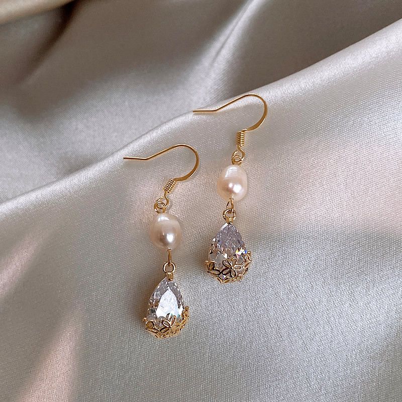 Damen-Ohrringe mit Reiskorn-Süßwasserperlen und Zirkonia-Wassertropfen – Französisches elegantes Temperament | Koreanischer Mode-Ohrschmuck für Pendler_voghion.com