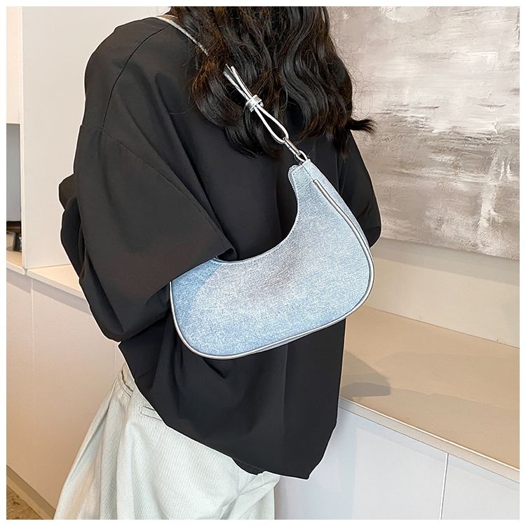 FOUR ONE popular niche denim women. It is a fashionable versatile crossbody bag for casual single shoulder and underarm_voghion.com