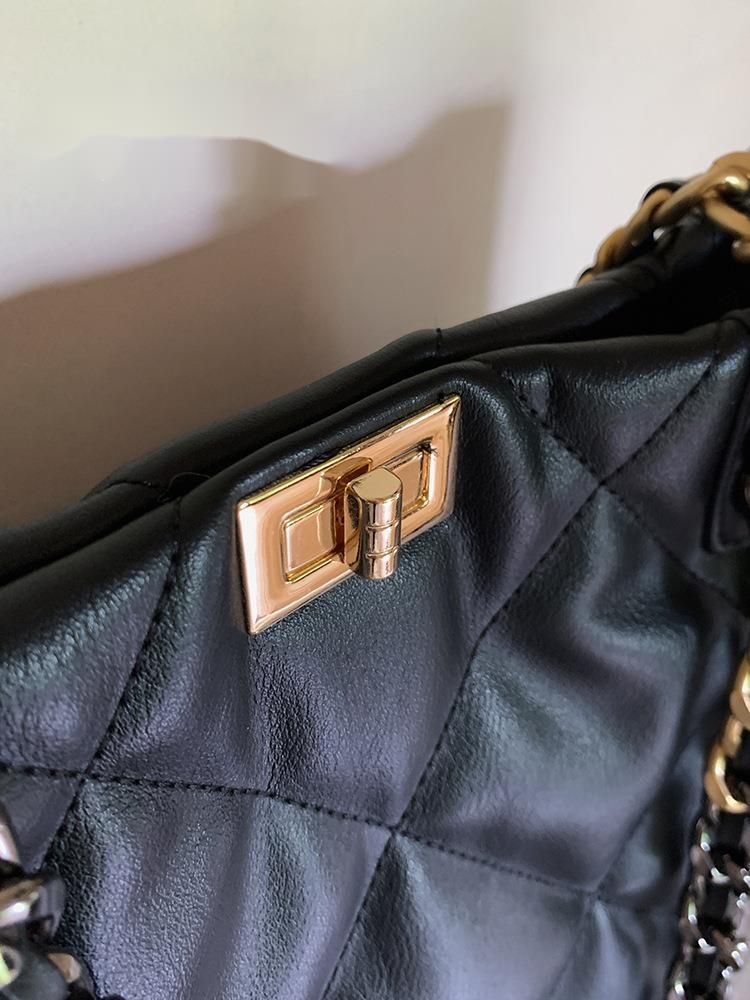 Large Capacity Quilted Chain 2023 New Trendy Fashion Texture Niche Tote Versatile Shoulder Bag For Women_voghion.com