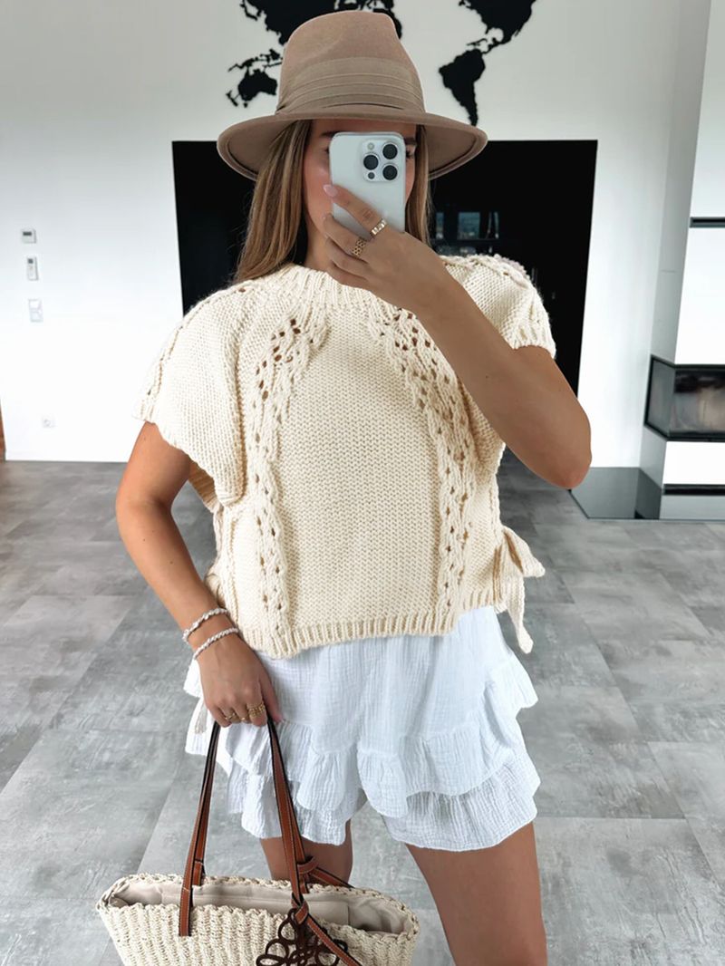 Damski sweter z dzianiny sznurowanej – oddychający sweter z krótkim rękawem szydełkowy w kolorze kremowo-białym do stylizacji boho i casualowych_voghion.com