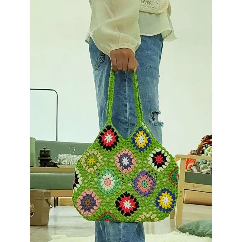 Borsa a tracolla patchwork multicolore realizzata a mano all'uncinetto da designer - Artigianato di ispirazione etnica_voghion.com