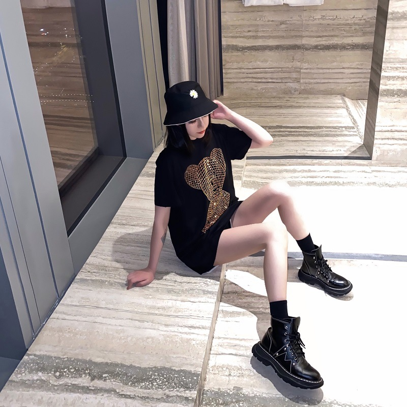 T-shirt di media lunghezza alla moda da donna_voghion.com