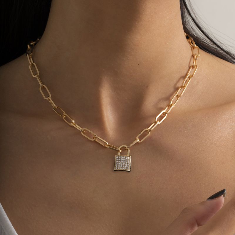 Collier Femme Collier Doré Pendentif Collier Or Mode Simple Micro Incrusté Pendentif Collier Pour Femmes Créatif Tendance Métal Serrure Tête Chaîne_voghion.com