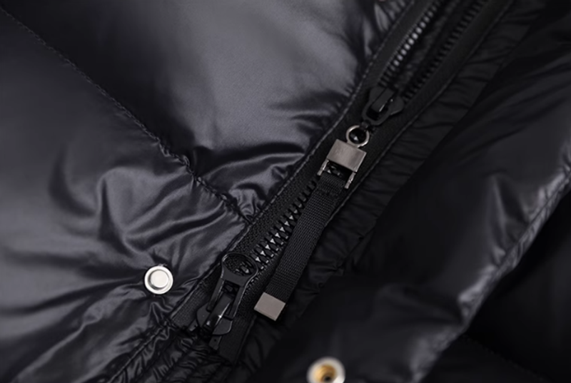 Damenbekleidung schwarz-goldene, neue, nationale Standard-Daunenjacke aus weißer Ente, mittellang, für Damen mit winddichter Kapuze_voghion.com
