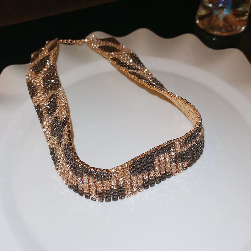 Diamond-encrusted Wide Leopard Print Necklace Bracelet Earrings Set Exaggerated Collarbone Chain Niche High-end Jewelry_voghion.com