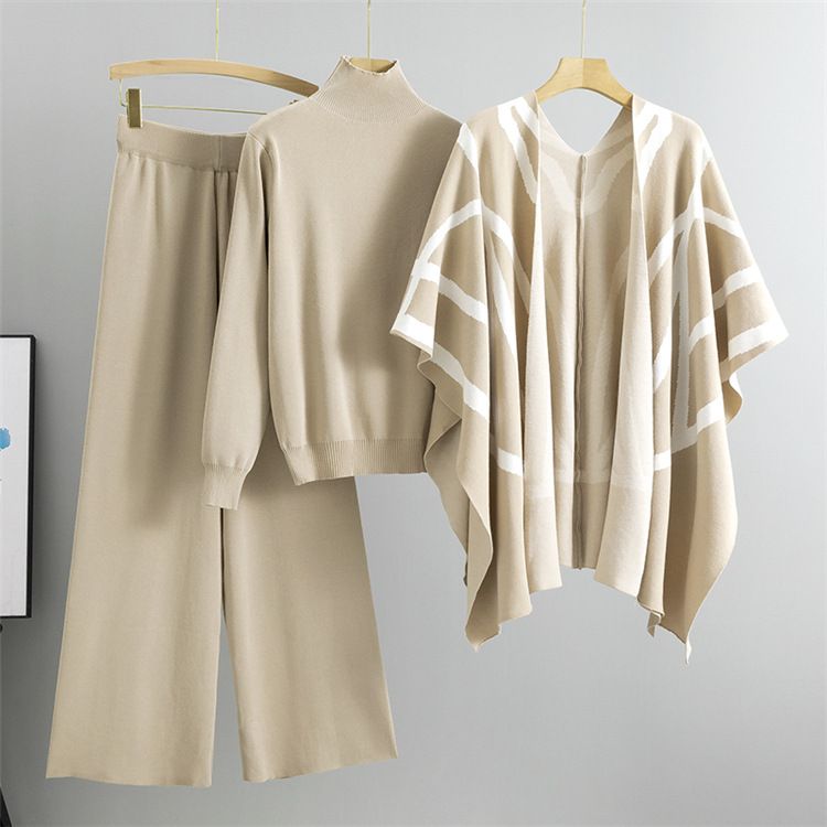 Dameklær elegant dame, lat stil, strikket genser, sjal, kappe, bukser med brede ben, tredelt dress_voghion.com