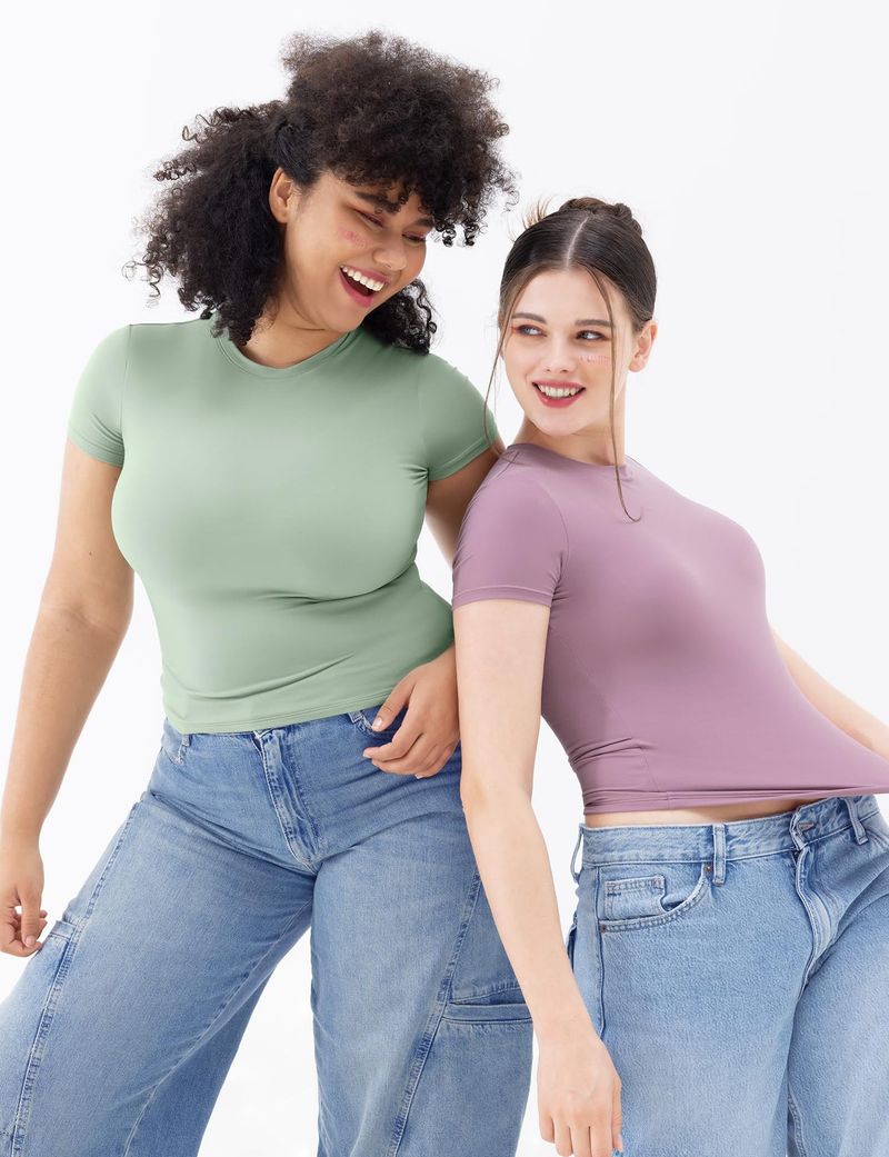 Grenziwwerschreidend europäesch an amerikanesch Tops Dammen Kuerzärmlech Summer Geplisséiert Slim T-Shirt_voghion.com