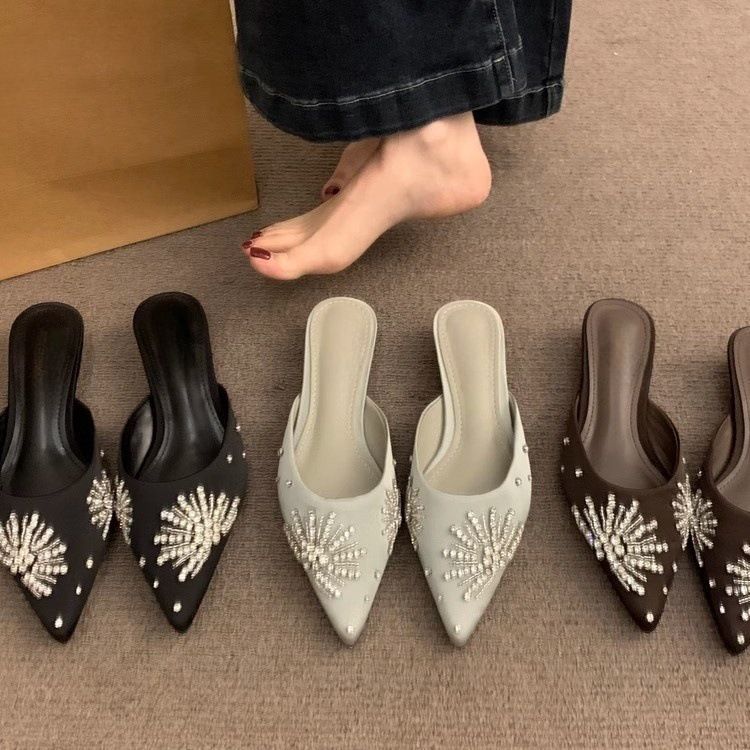 Mules mit geschlossener Spitze im französischen Stil mit dickem Absatz für Damen, Frühling und Herbst 2025, neue braune Strasssteine, spitze Zehenpartie_voghion.com